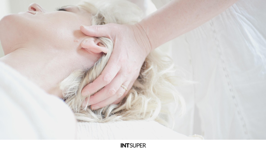 המדריך המלא לעיסוי קרקפת: 8 טיפים שישנו את שגרת הטיפוח שלך