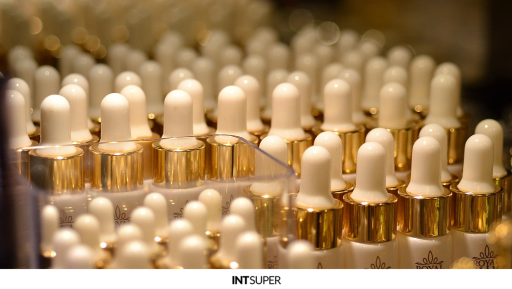 שילובים חכמים עם חומצה היאלורונית ורטינול: המדריך המקיף לשגרת טיפוח מושלמת